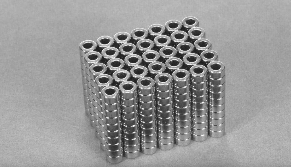 R211 Neodymium Ring EPI